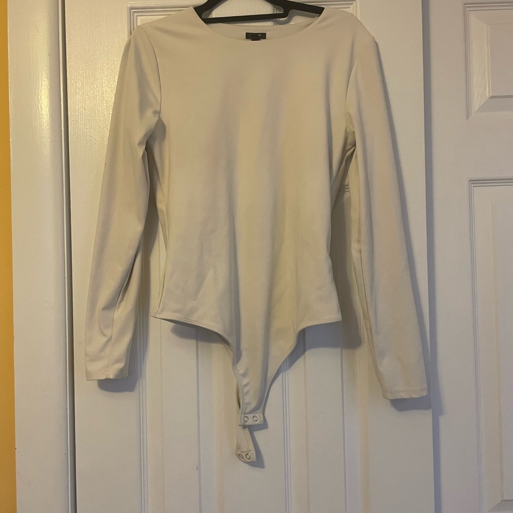 Express Body Contour Women's Cream Long Sleeve Top